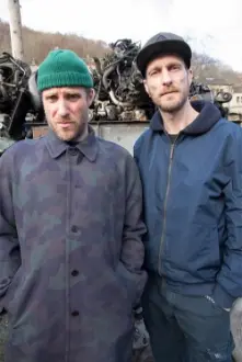 Sleaford Mods como: Themselves