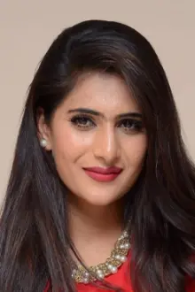 Neha Saxena como: 