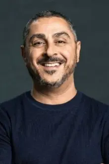 Arman Alizad como: Host
