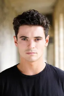 Jonny Labey como: David