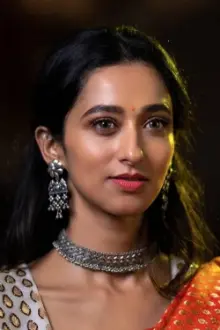 Radhika Narayan como: Meera