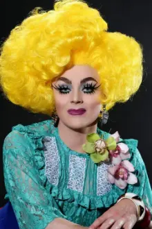 Tammie Brown como: Tammie Brown