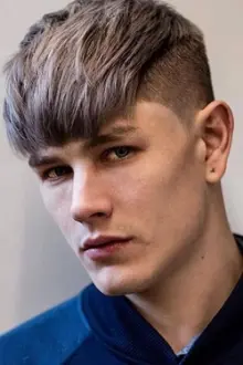 Luke Worrall como: Beautiful Boy