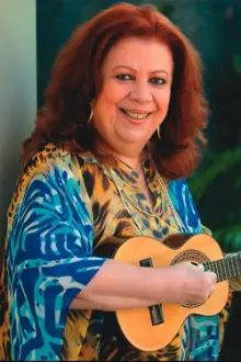 Beth Carvalho como: CANTORA CONVIDADA