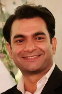 Sarmad Sultan Khoosat como: Malik Hayat Khan