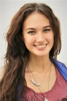 Nadine Chandrawinata como: Kirana