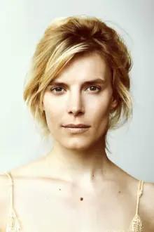 Sidsel Siem Koch como: Louise