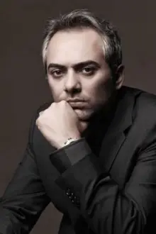 Ali Ghorbanzadeh como: Siavash