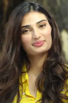 Athiya Shetty como: Anita