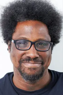 W. Kamau Bell como: Self - Comedian