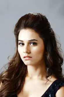 Pooja Thakur como: Priya