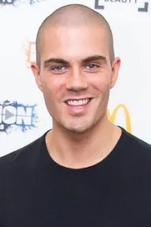 Max George como: 