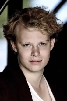 David Lindström como: Simon Nilsson