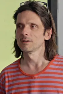 Jeremy Deller como: Himself/Presenter