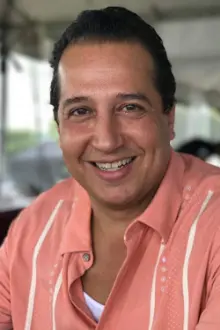 Carlos Alberto López como: José