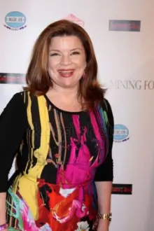 Renee Lawless como: Katheryn Cryer