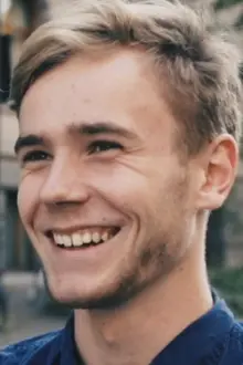 Tarjei Sandvik Moe como: Nicolas