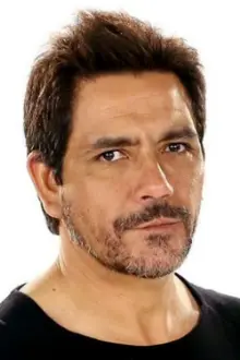 Pablo Macaya como: Víctor Pizarro