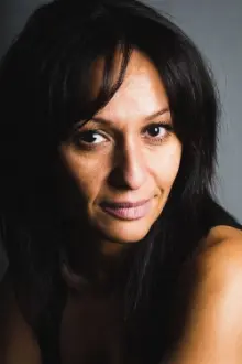 Samia Sassi como: Inès