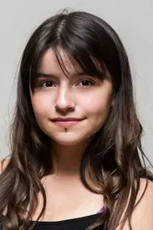 Julia Lübbert como: Sara