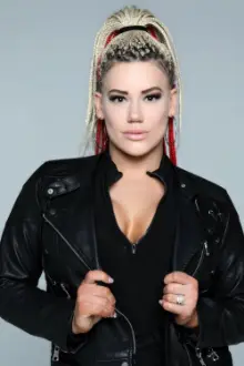 Kira Magnin-Forster como: Taya Valkyrie