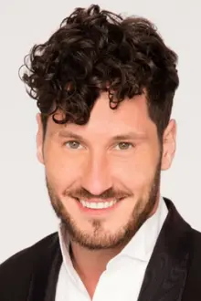 Val Chmerkovskiy como: Self - Judge