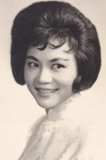 Julie Shih Yen como: Li Chun Hsiu