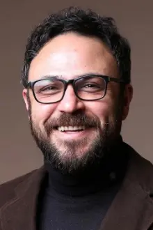 Alireza Kamali como: Detective Hamed Kiani