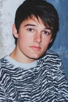 Kenny Holland como: 