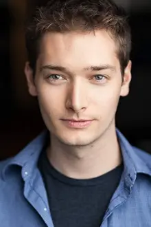 Ian Hanlin como: Owen Grady (voice)