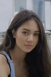 Aurélie Moeremans como: Amelia