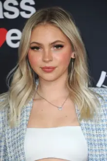 Jordyn Jones como: Mack