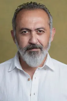 Kadir Çermik como: Salih