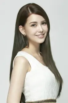 Hannah Quinlivan como: 