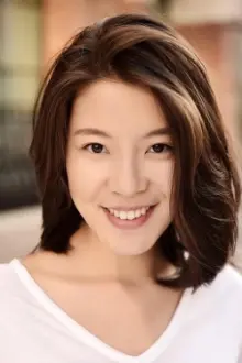 Yi Liu como: Mia