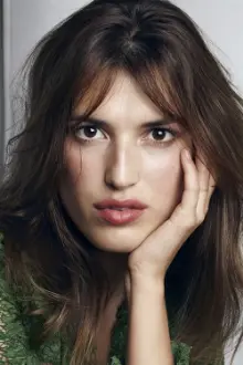 Jeanne Damas como: Louise