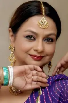 Neelima Azim como: Mrs. Thakur