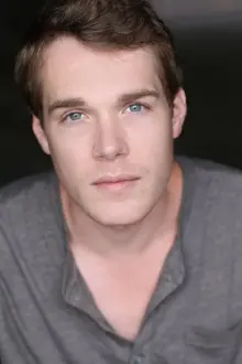 Mason McCulley como: James