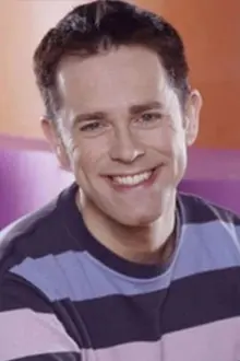 Chris Jarvis como: Dame Trott