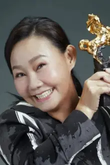 Lu Hsueh-Feng como: Grandmother