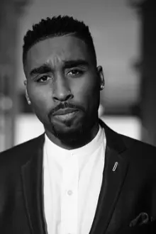 Demetrius Shipp Jr. como: Tupac Shakur