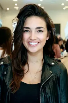 Hailee Keanna Lautenbach como: Trudy