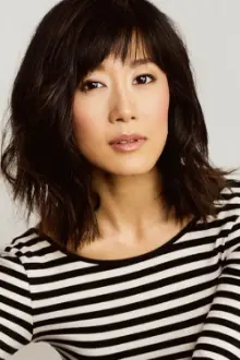 Julie Zhan como: Emma