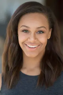 Nia Sioux como: Zoe Whitfield