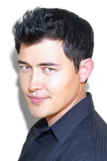 Christopher Sean como: Bing Lee