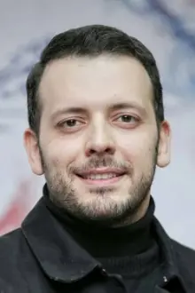 Pedram Sharifi como: Pedram