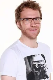 Nils Bomhoff como: Host