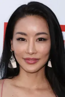 Jamie Choi como: Katrina