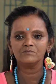 Molly Kannamaly como: Molly