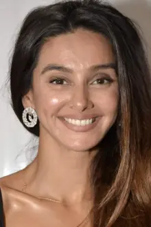 Shibani Dandekar como: Vijayalakshmi